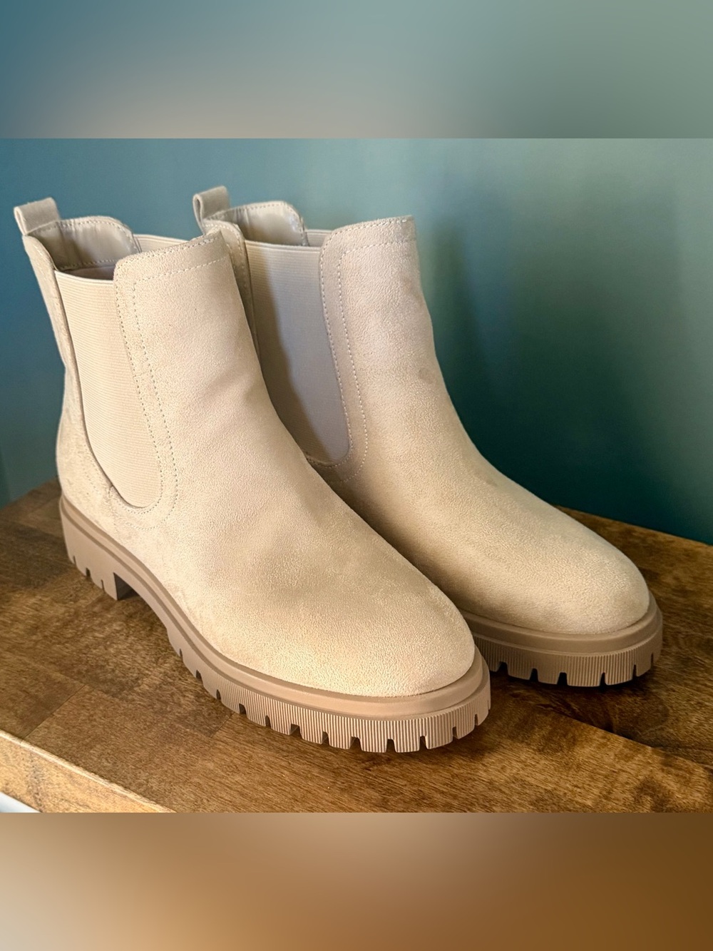 Old Navy Women’s Chelsea Boot Taupe Faux-Suede - Size 9 - NEW
